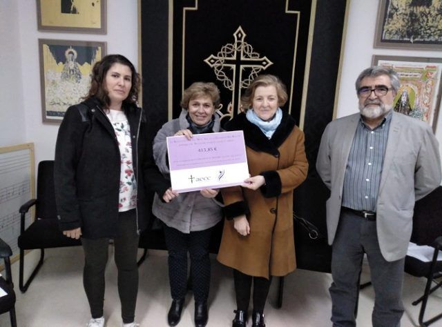 Entrega de larecaudacion del concierto benefico de la Soledad a la AECC Cuenca 2