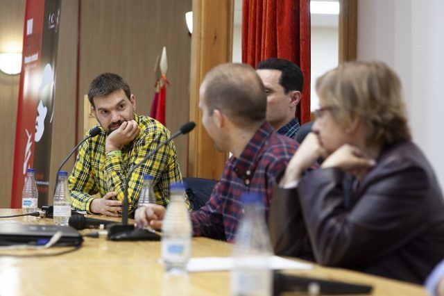 Alberto Val responde a Sergio Vera (Foto Rafael de la Torre)