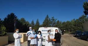 Masfarné reparte entre todas sus delegaciones 1.000 máscaras de protección contra el coronavirus