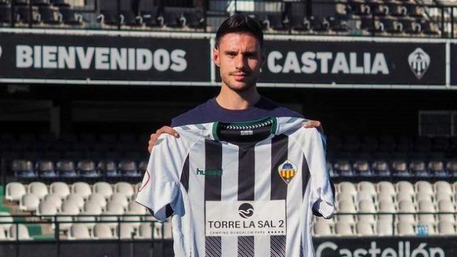 jorge-lucas--ensenando-la-camiseta-del-castellon--twitter-cd-castellon