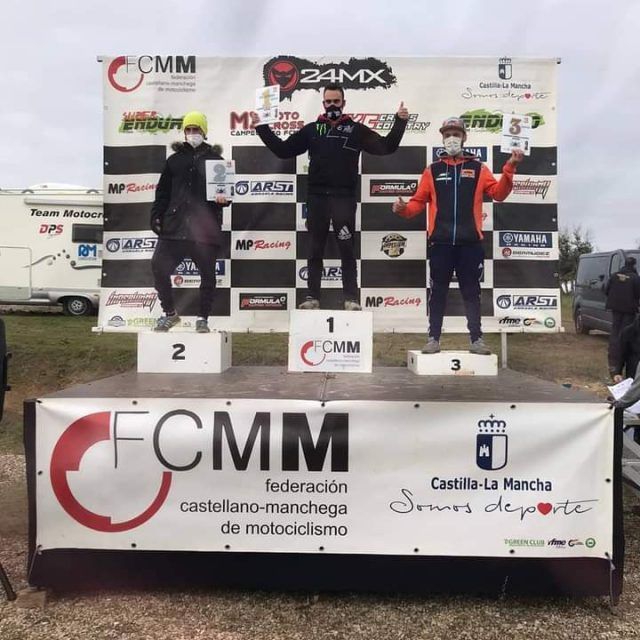 Jose Luis Albarañez podium