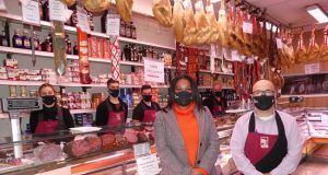 La Asociación de Comercio distribuye 300 mascarillas entre sus establecimientos llamando a comprar en Cuenca