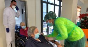 Castilla-La Mancha es la Comunidad Autónoma con mayor porcentaje de vacunación de pauta completa contra el COVID-19, con un 43 por ciento