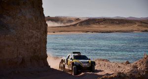 Las piedras y la tierra marcan la novena etapa del Dakar para los Plaza, Domínguez sigue avanzando puestos