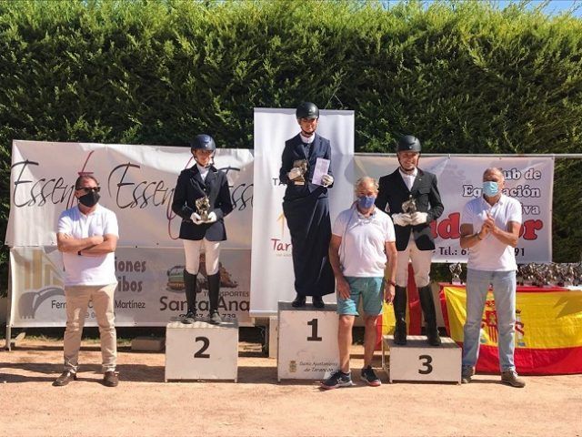 doma clasica Clara gana