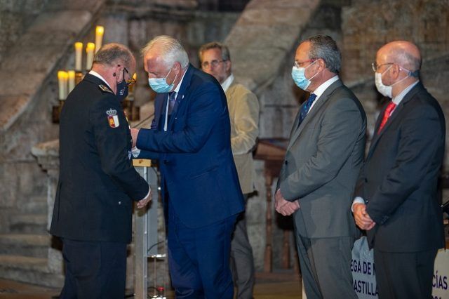 Medallas a la permanencia a los policías locales de Castilla-La