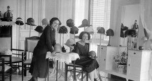 El Gobierno regional celebra el 8M con la exposición virtual de fotos antiguas ‘Con rostro de mujer’ y con actividades en bibliotecas y museos