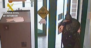 La Guardia Civil detiene al autor de un atraco a un banco en Villanueva de la Jara