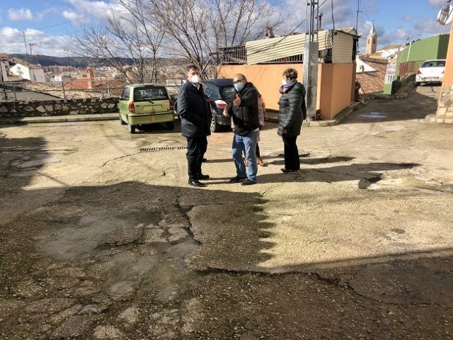 Tiradores visita calle Almendros