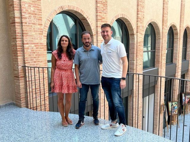 Reunión alcalde Iniesta con Make the Sun (2)