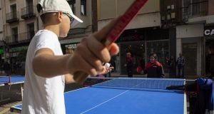 El centro de Cuenca rebosa gracias a los deportes de raqueta, la música y el flamenco en este sábado de Festival de Otoño