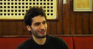 El escritor vitoriano Álvaro Urbina se reunirá este jueves de manera virtual con Las Casas Ahorcadas