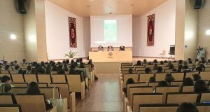 La UCLM reúne en Cuenca al escritor Joaquín Araújo, al profesor José Manuel Moreno y a la responsable de Greenpeace España para abordar el cambio climático