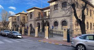Susto en el colegio ‘Ramón y Cajal’ al saltar un individuo la valla del patio con una una navaja ‘multiusos’
