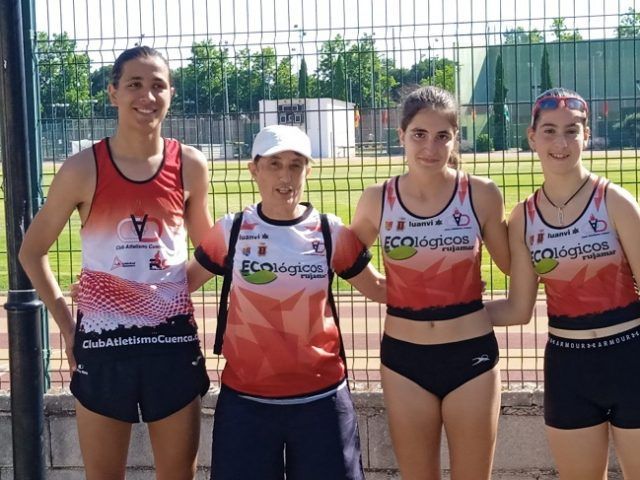 Asier, Lydia y Nara, medallistas en Marcha con su entrenadora Dori Ramos