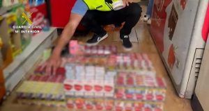 La Guardia Civil inspecciona seis locales dedicados a la venta ilegal de tabaco y venta de artículos de contrabando en Cuenca