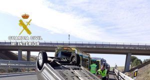 La Guardia Civil auxilia a dos heridos en un accidente de circulación en Castillo de Garcimuñoz