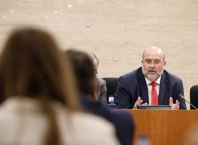 vicepresidente en comisión