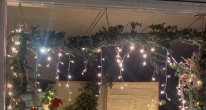 Ikebana Floral gana el VI Concurso de Escaparatismo Navideño de la Asociación de Comercio