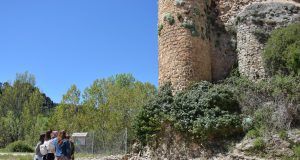 La Diputación de Cuenca invierte 100.000 euros en restaurar el lienzo de las murallas de Cañete y la construcción de un parque