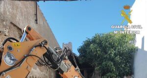 La Guardia Civil destruye material explosivo hallado en una vivienda abandonada de Sisante