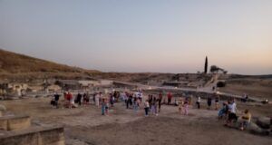 Las visitas nocturnas a Segóbriga concluyen con una asistencia de 160 personas y la admiración de los asistentes