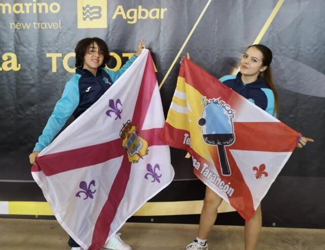 las campeonas regionales hcen el saque de honor