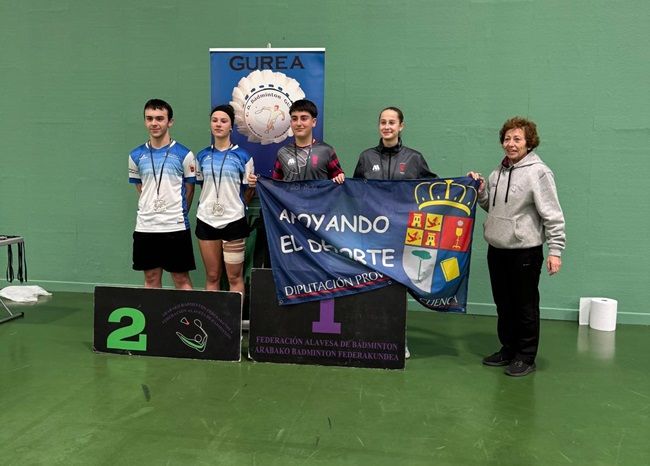 Kristina-y-Mateo-podium-1o-Dobles-Mixto-Sub17 | El Deporte Conquense