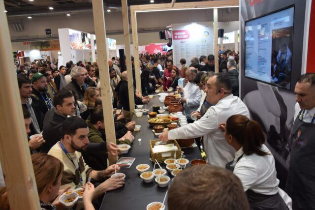 STAND LLENO