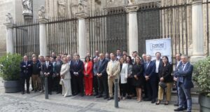 Santiago Peñaranda y Ana Valladolid reciben el homenaje de la sociedad conquense