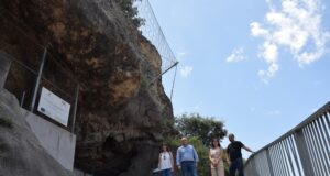 La Diputación de Cuenca colaborará con el Ayuntamiento de Villares del Saz en la próxima apertura de la Cueva del Estrecho