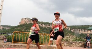 Andrés Felipe Sarta y Sara Toledo vencen en una gran carrera en la Laguna de Uña