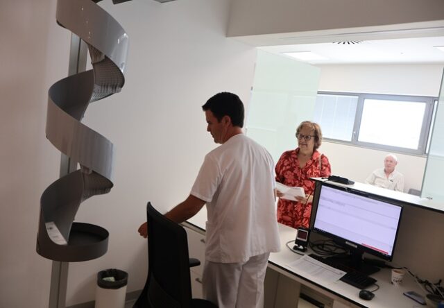 FotoConsultaAtenciónFarmacéuticaHUCU