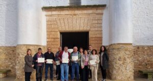 El Gobierno regional colabora con Vara de Rey en la rehabilitación de la Ermita de la Virgen del Rosario a través de un Taller +