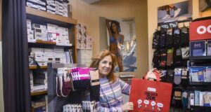 Cuenca ya disfruta de la campaña ‘Contrata Sin’ de Cruz Roja