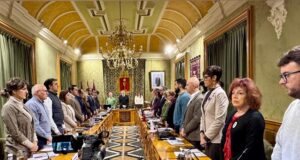 Pleno con minuto de silencio por las víctimas de violencia de género en la víspera del Día de la Eliminación de la Violencia contra la Mujer