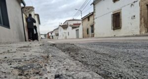 El Gobierno regional inicia las obras de acondicionamiento de la travesía de Almodóvar del Pinar, que obligarán a cortar temporalmente la CM-220