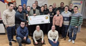 La Guardia Civil entrega a la Asociación ADOCU un cheque solidario