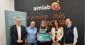 La Fundación Globalcaja entrega el cheque solidario de la Ruta de Belenes al Club Deportivo Inclusivo amiab Cuenca