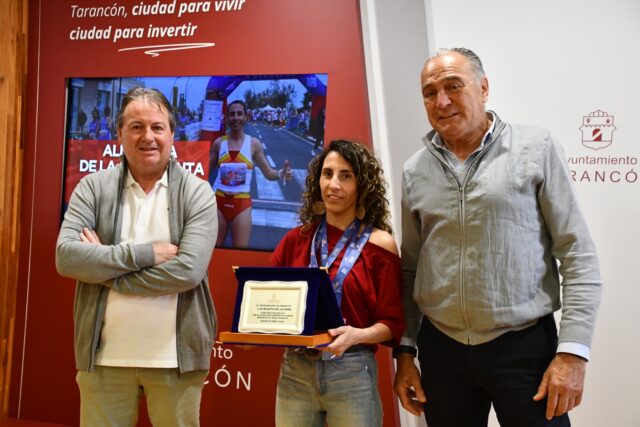 ALMUDENA RECIBIDA POR CARRIZO