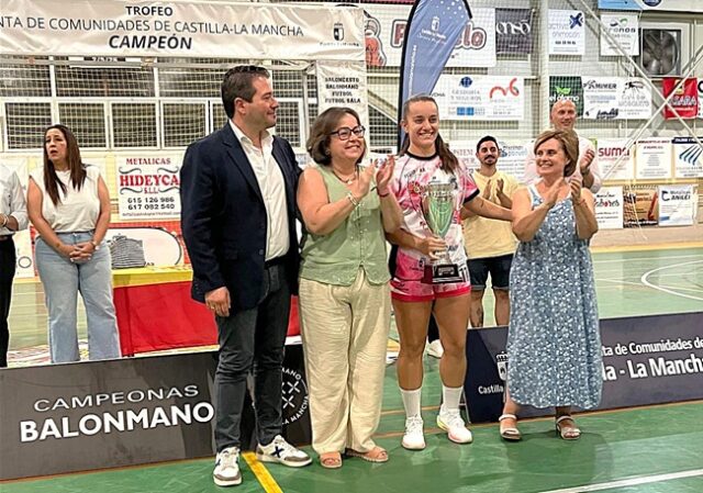 Manoli Nieto-Marquez en Trofeo JCCM balonmano femenino 1