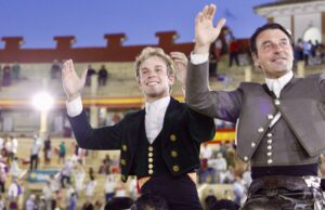 Andy Cartagena y Duarte Fernandes, a hombros en la corrida de rejones de San Julián