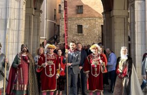 El Día de San Mateo comienza con la devolución del Pendón de Alfonso VIII a la Catedral