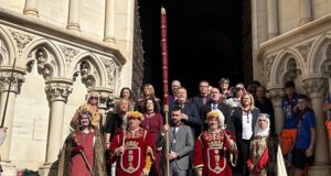 El Ayuntamiento de Cuenca custodia ya el Pendón de Alfonso VIII tras su traslado desde la Catedral