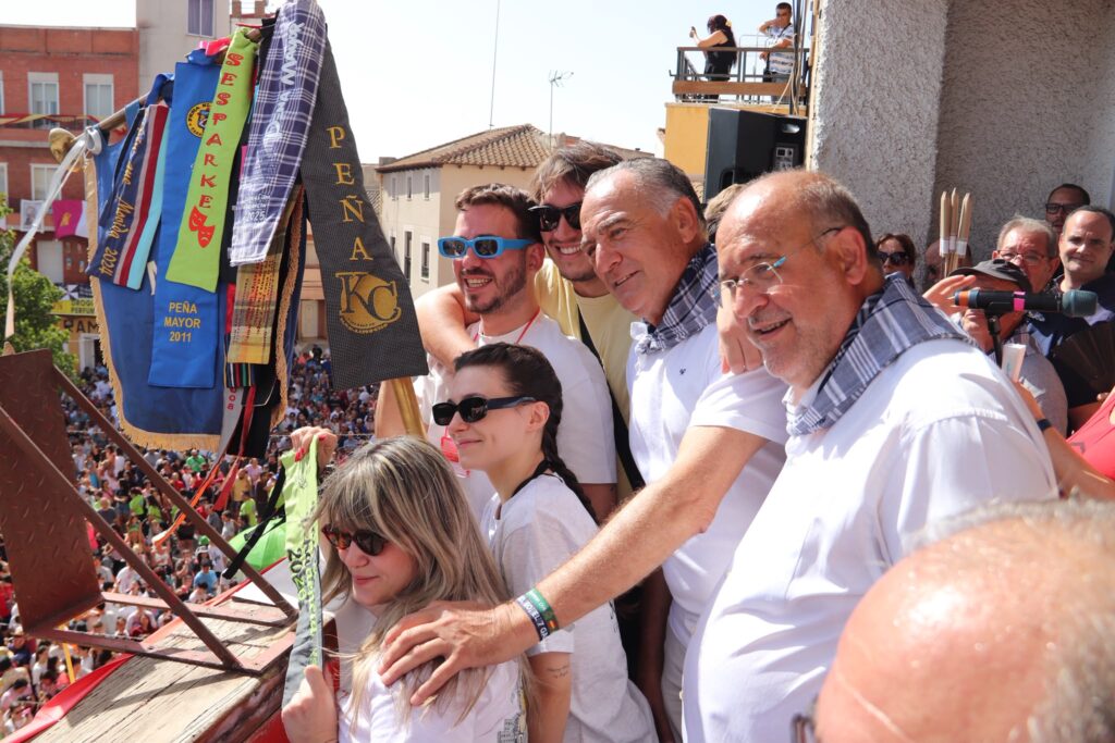 entregabanderínPeñaMayor2026 | El Deporte Conquense