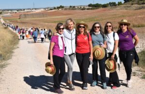 Villares del Saz acoge la primera ruta de senderismo para personas mayores de la temporada de otoño